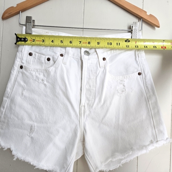 Levi's Women's White Distressed Jean Shorts-Size S - Picture 6 of 10